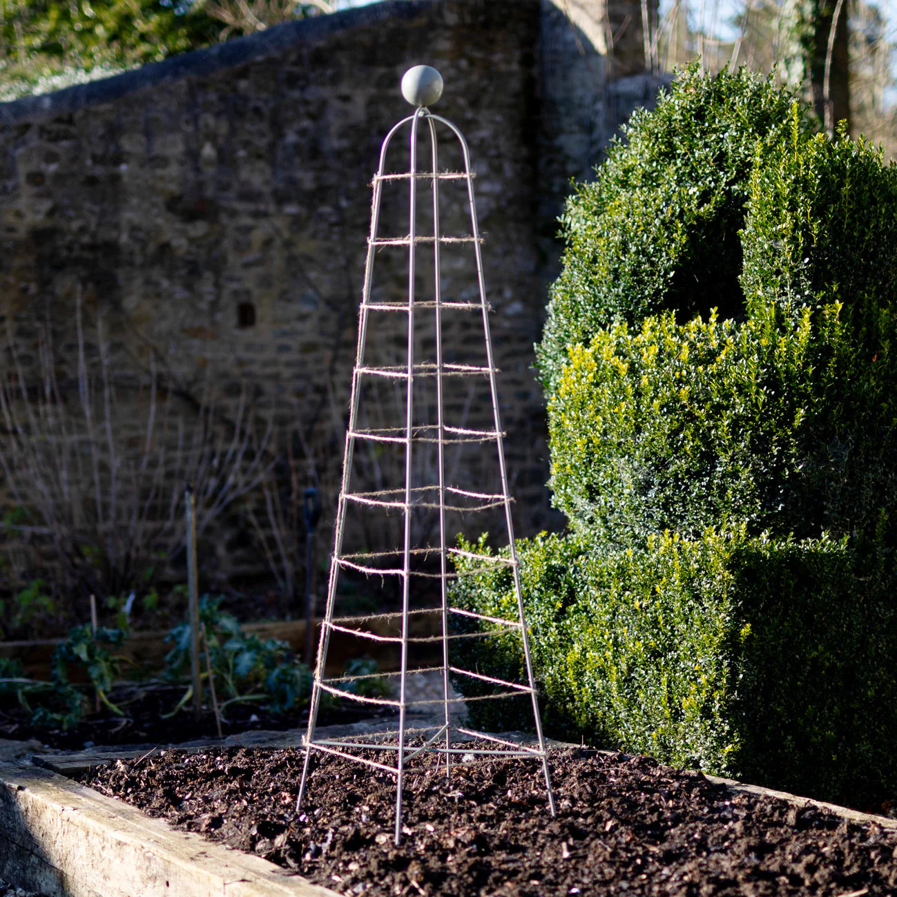 Elegance Jute Strung Obelisk